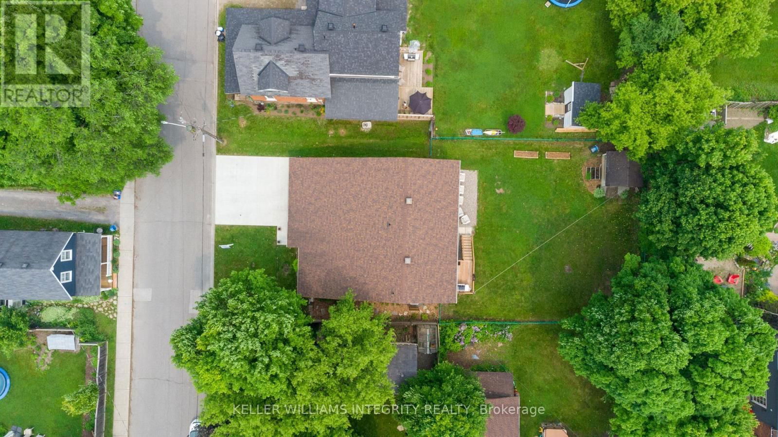 165 MAUDE STREET Image 28