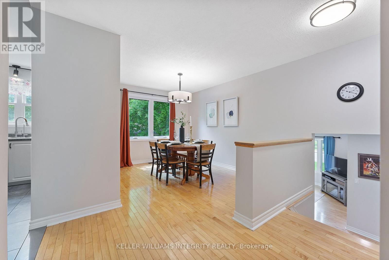 165 MAUDE STREET Image 4