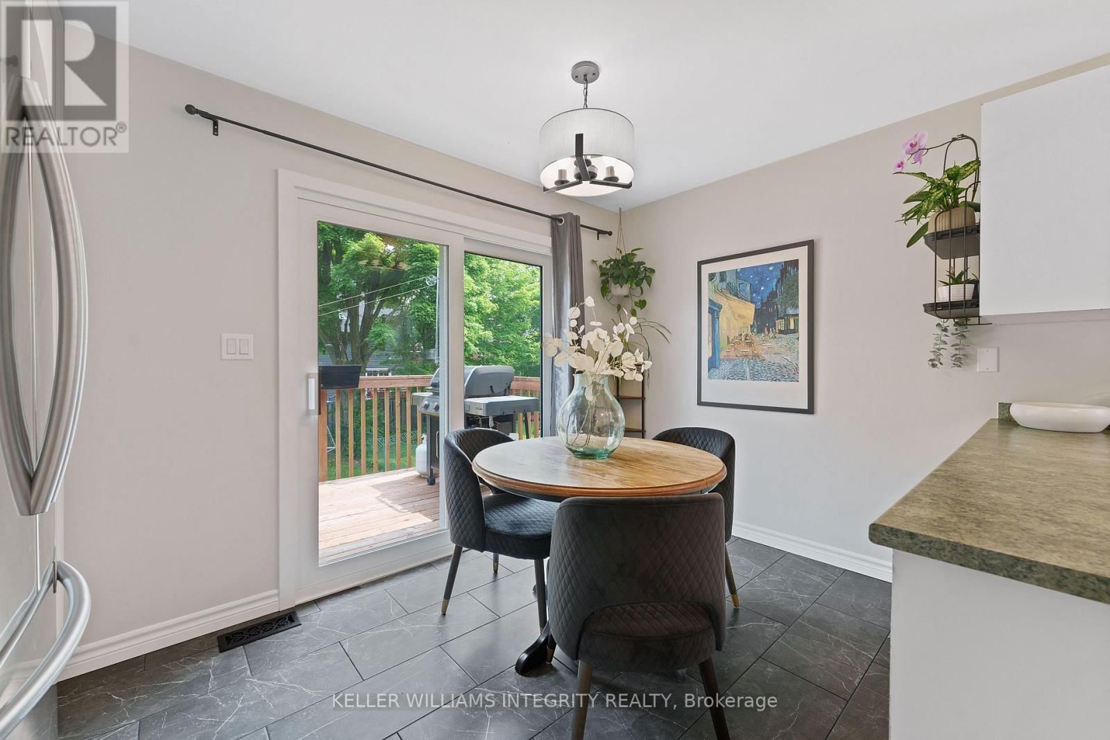 165 MAUDE STREET Image 7