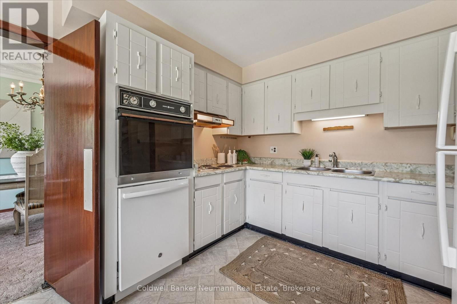 29 OAK STREET Image 10