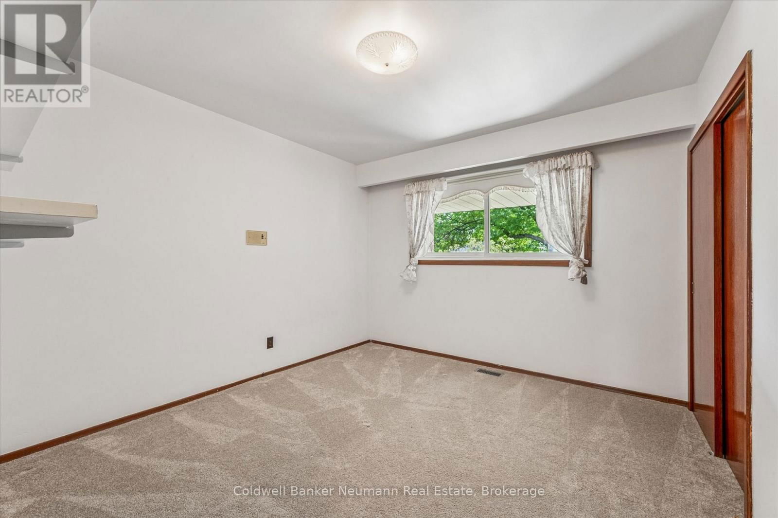 29 OAK STREET Image 13