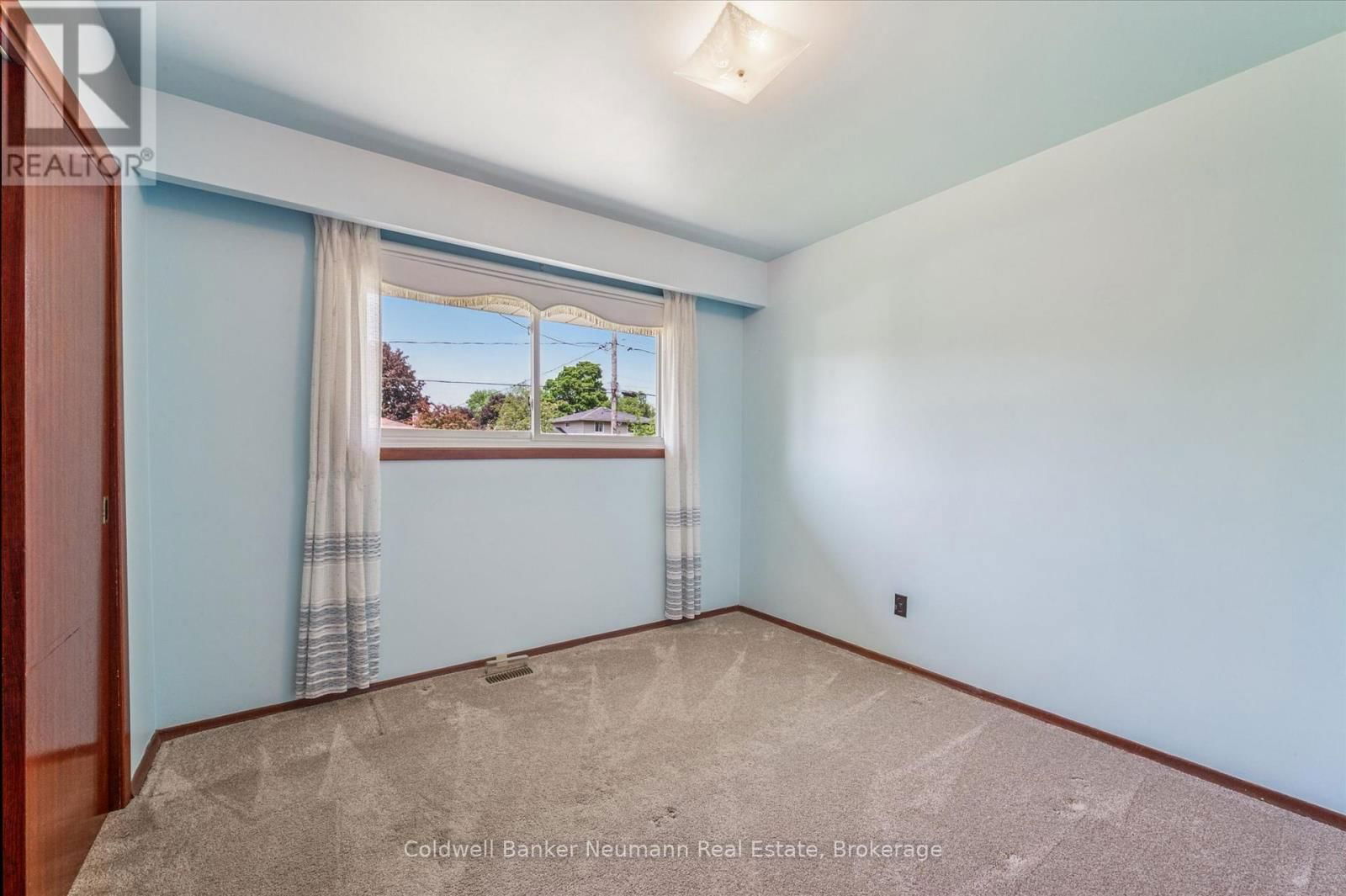 29 OAK STREET Image 14