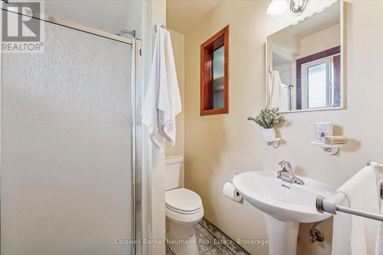 29 OAK STREET Image 17