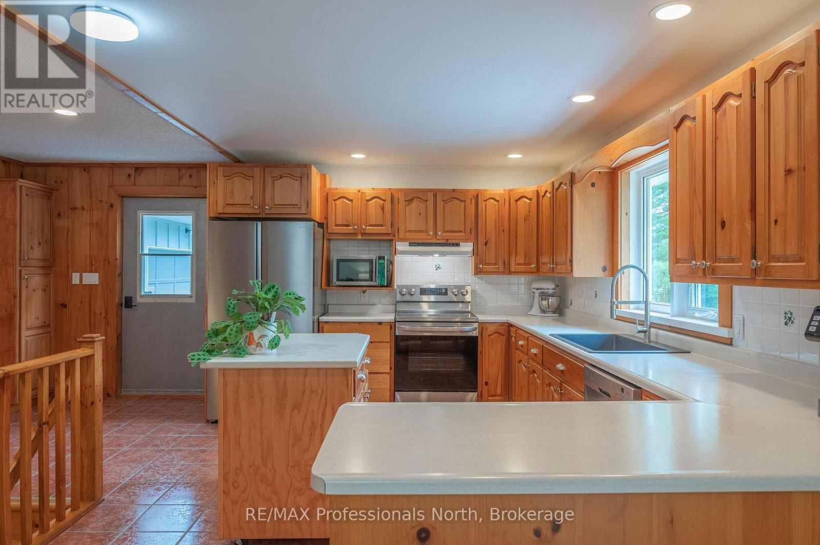 1006 TENNYSON ROAD Image 17