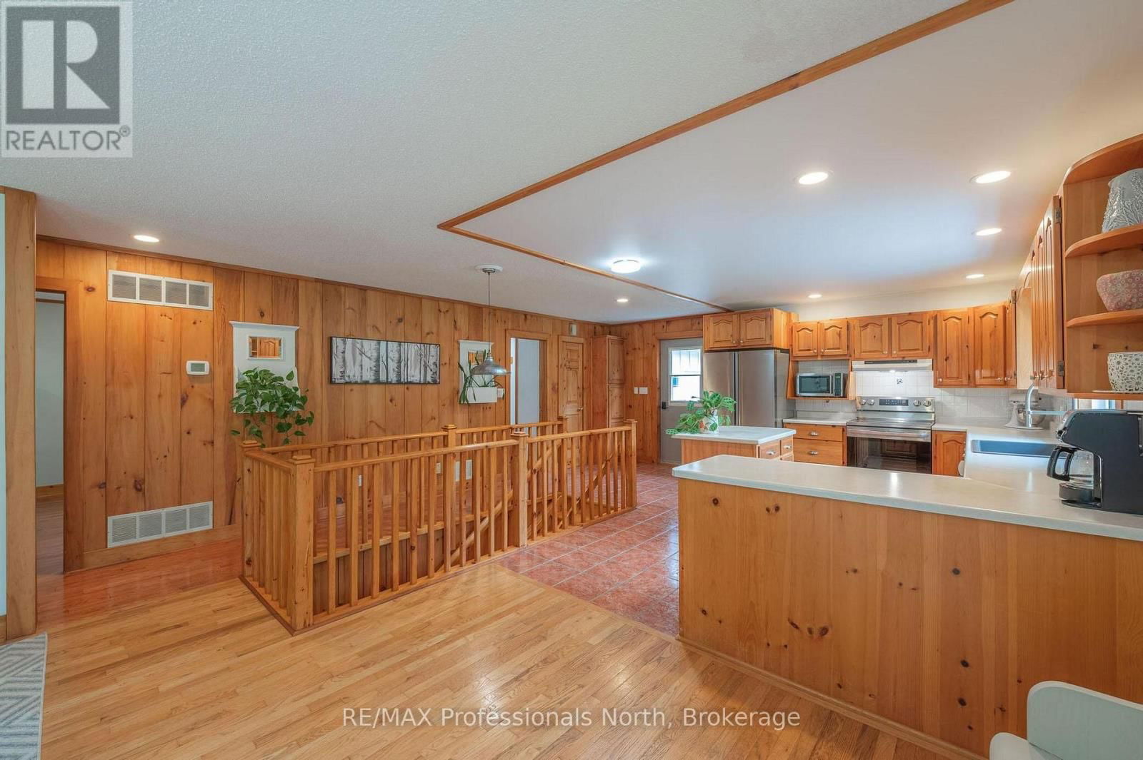1006 TENNYSON ROAD Image 18