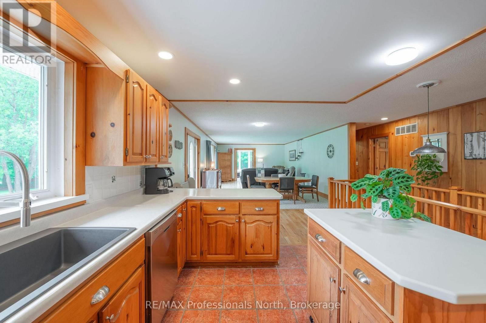1006 TENNYSON ROAD Image 31