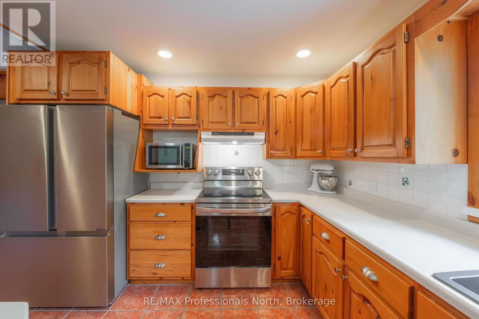 1006 TENNYSON ROAD Image 32