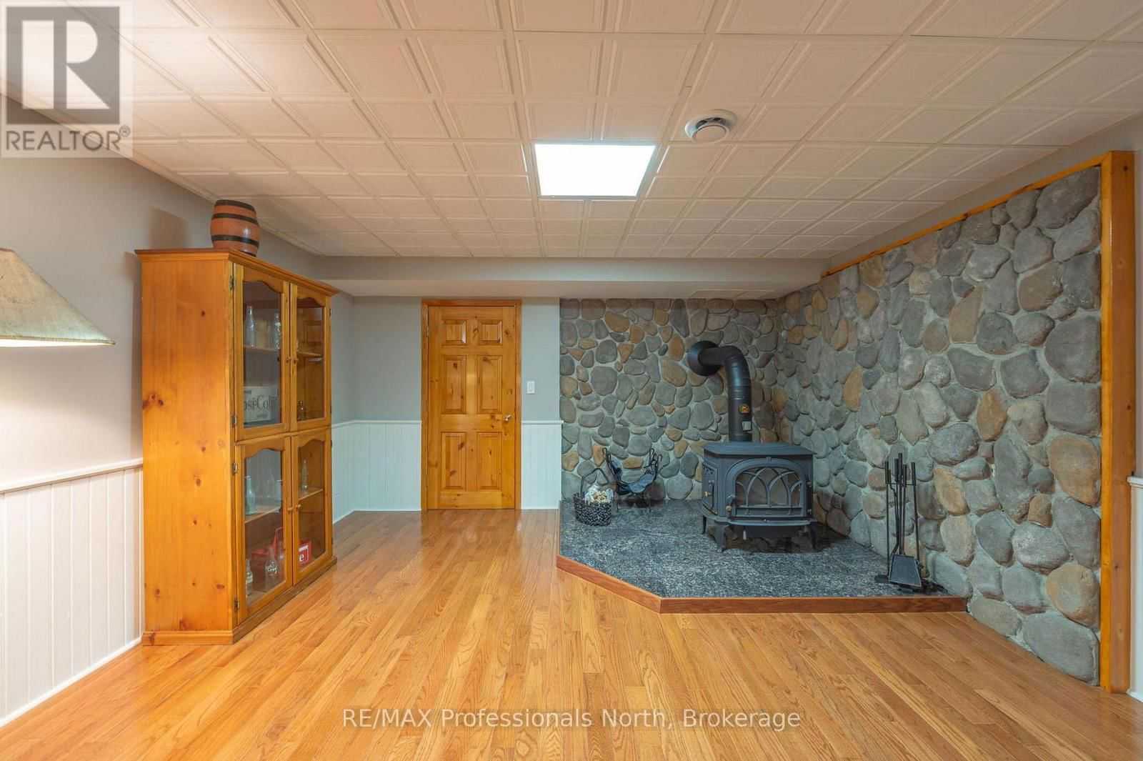 1006 TENNYSON ROAD Image 43