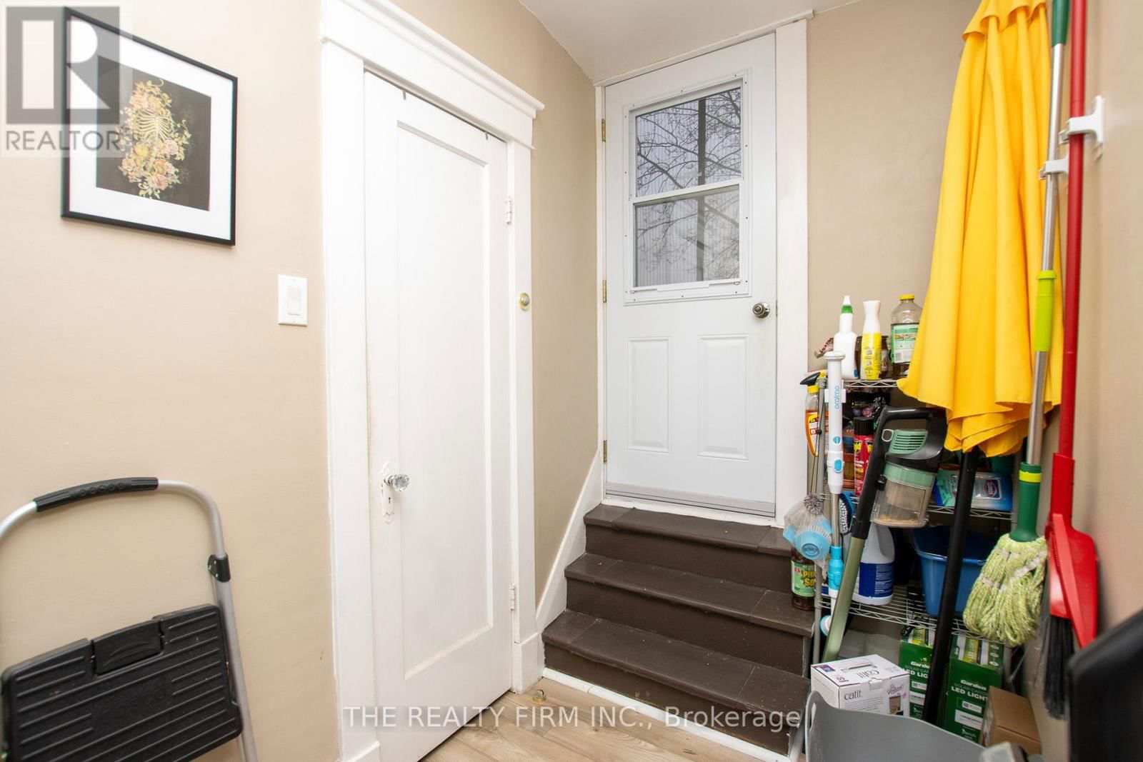 666 LORNE AVENUE Image 14