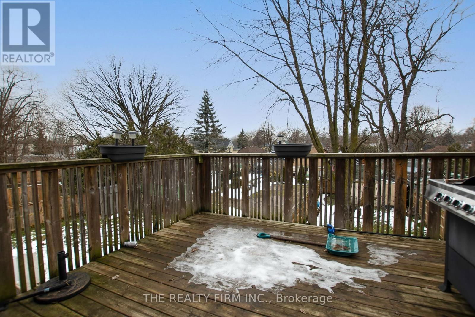 666 LORNE AVENUE Image 15