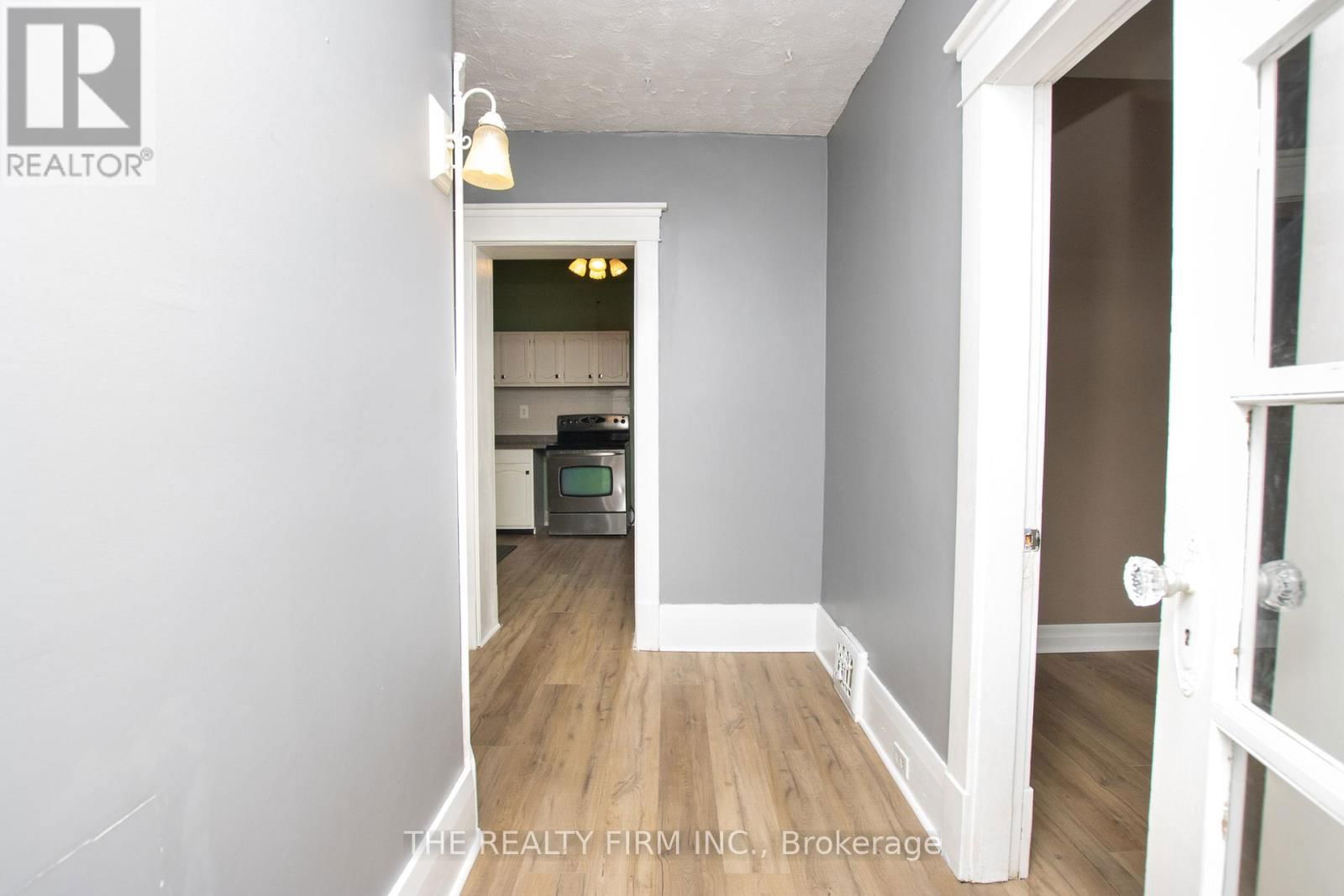666 LORNE AVENUE Image 21
