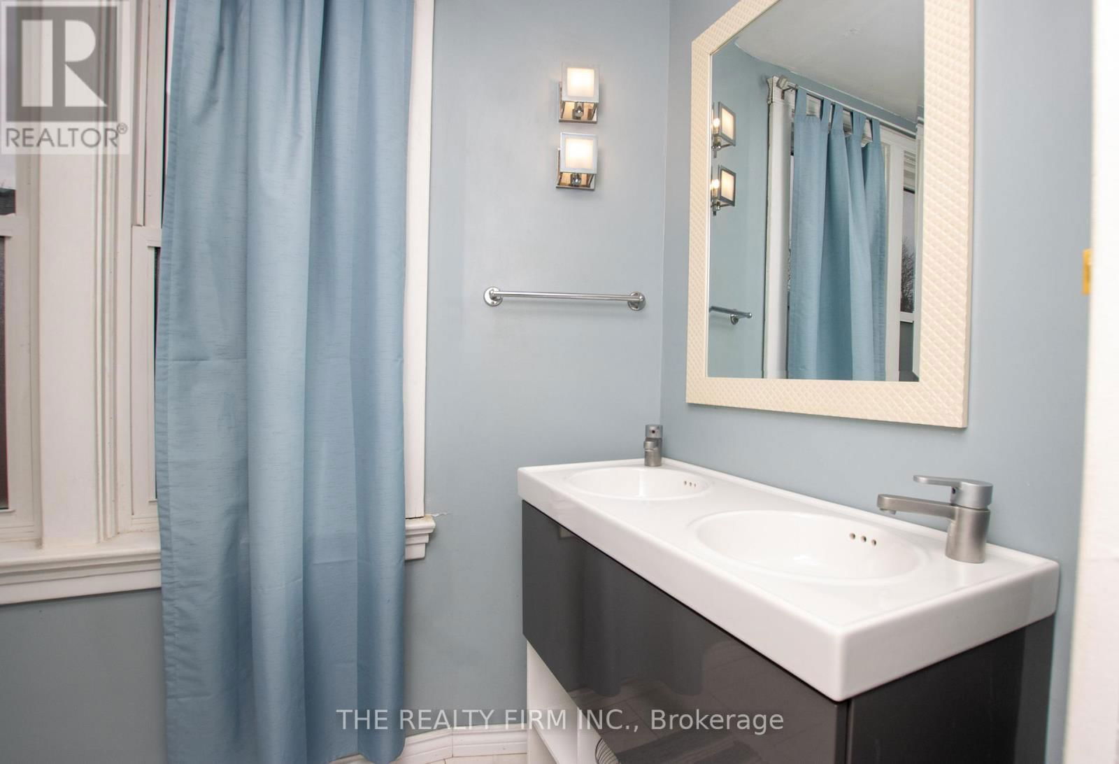 666 LORNE AVENUE Image 24