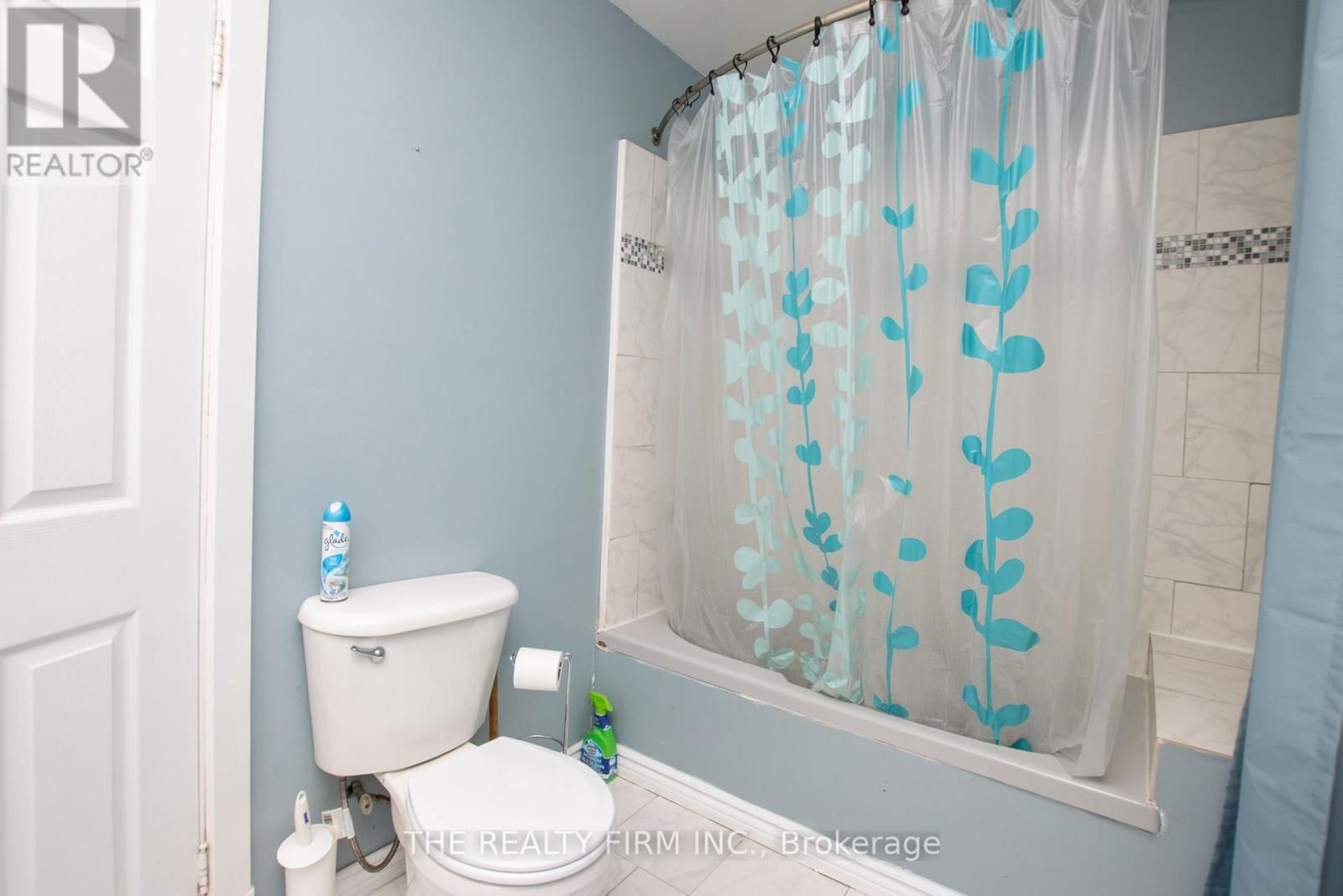 666 LORNE AVENUE Image 25