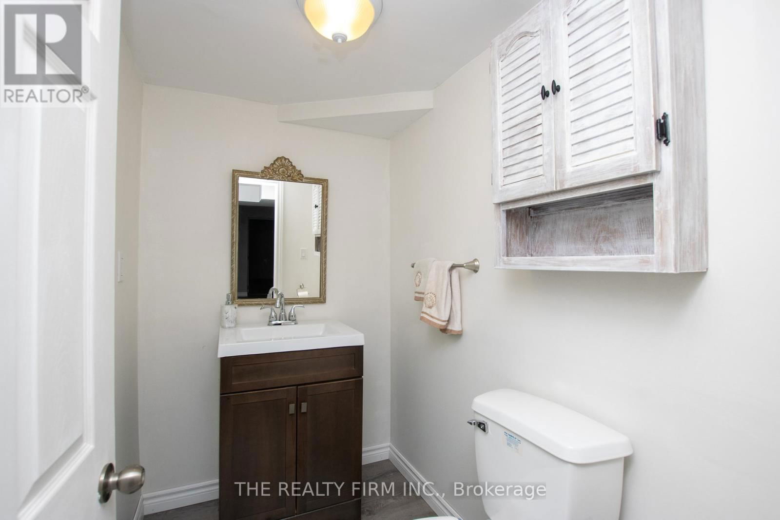 666 LORNE AVENUE Image 30