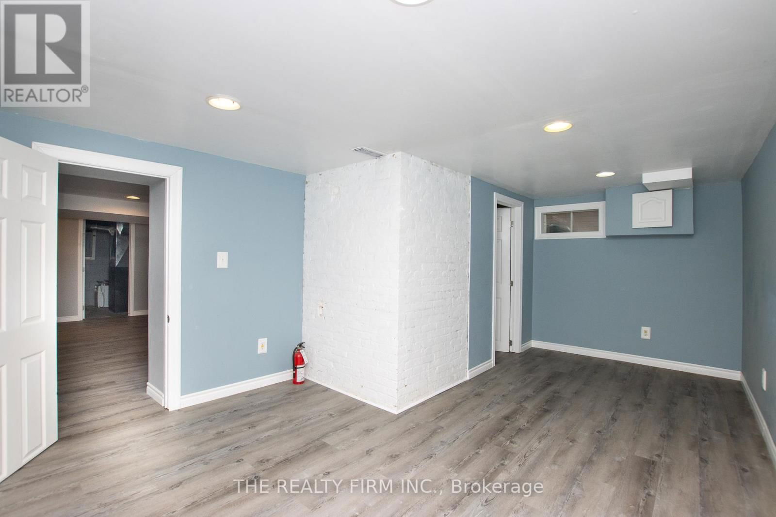666 LORNE AVENUE Image 32