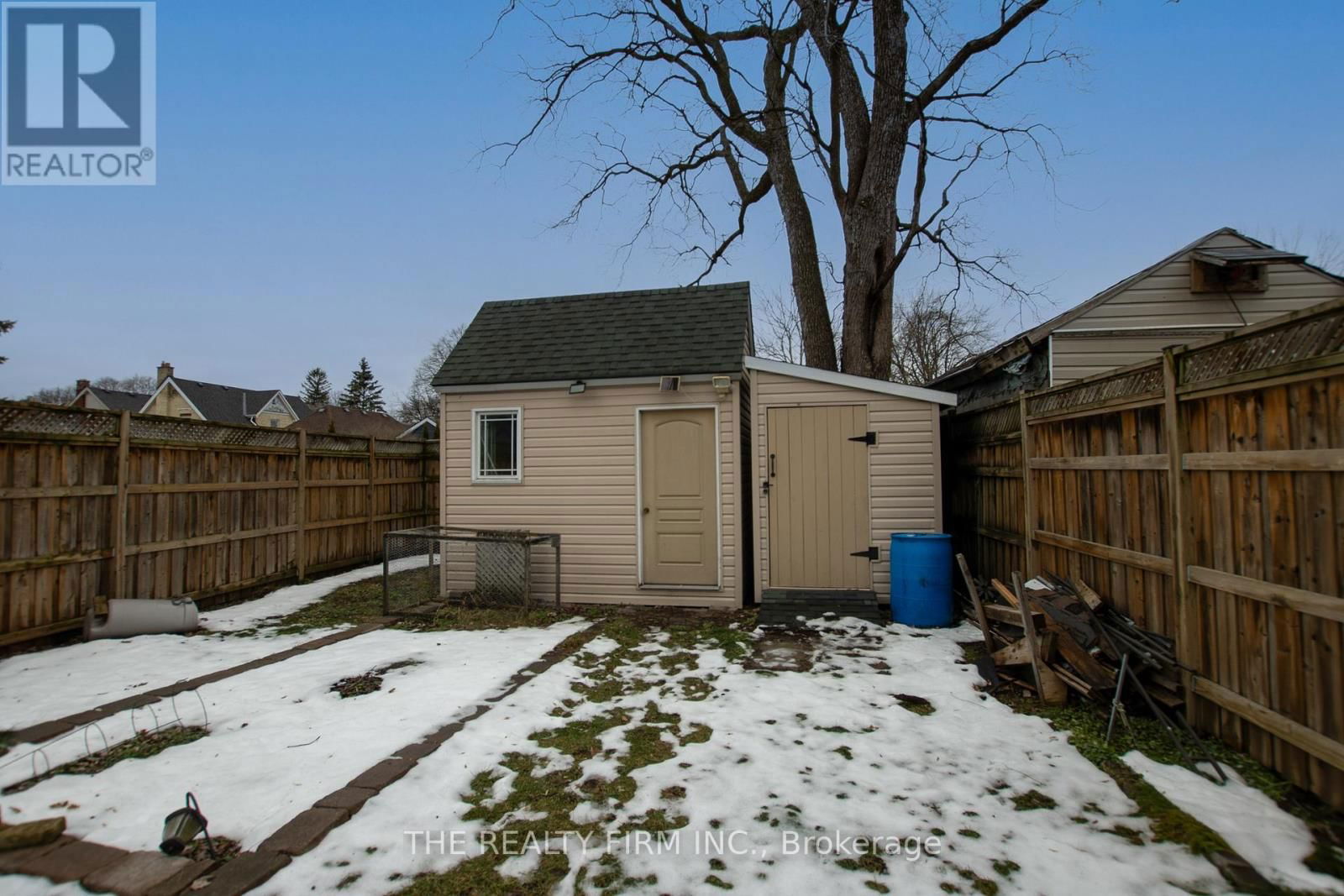 666 LORNE AVENUE Image 36