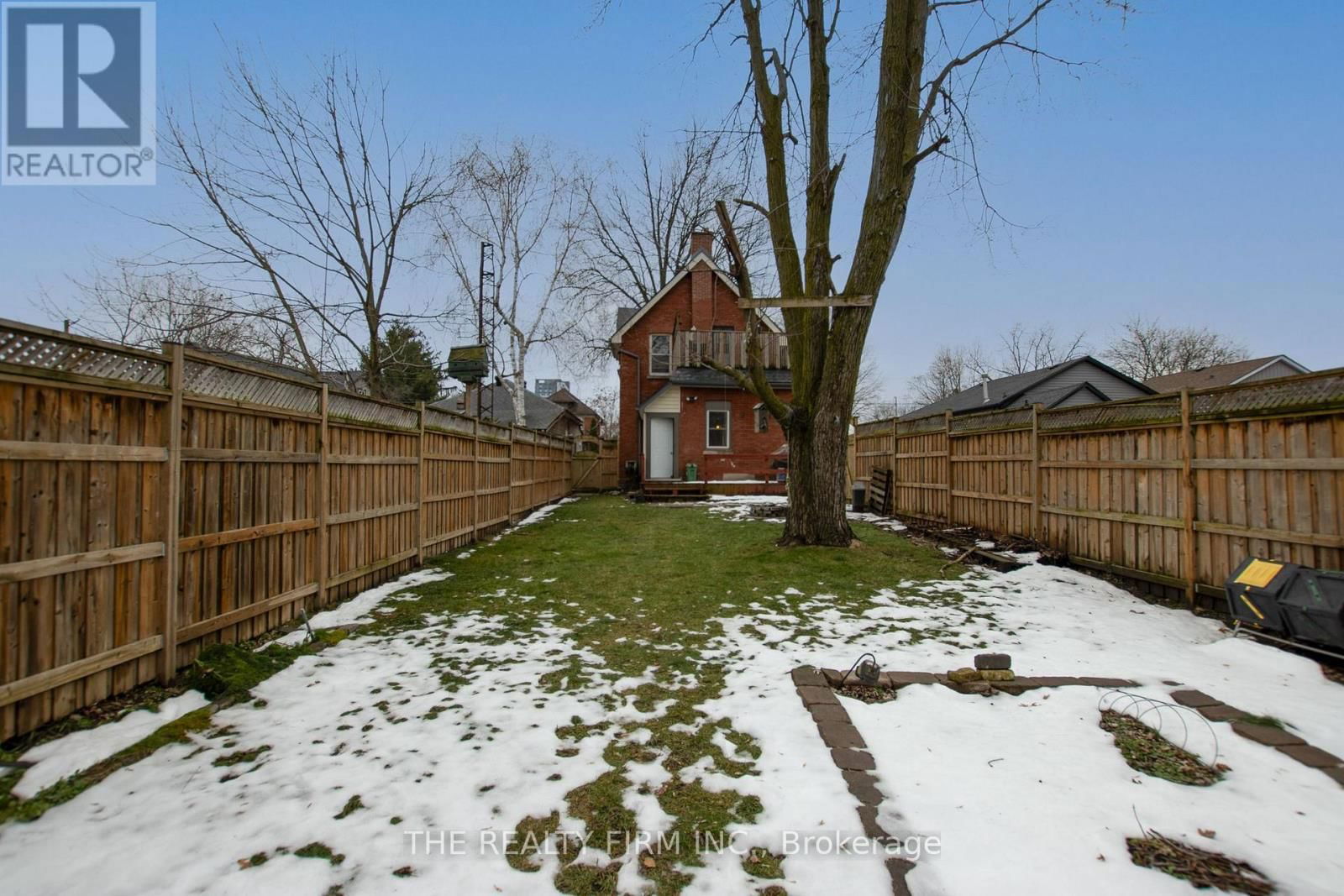 666 LORNE AVENUE Image 37