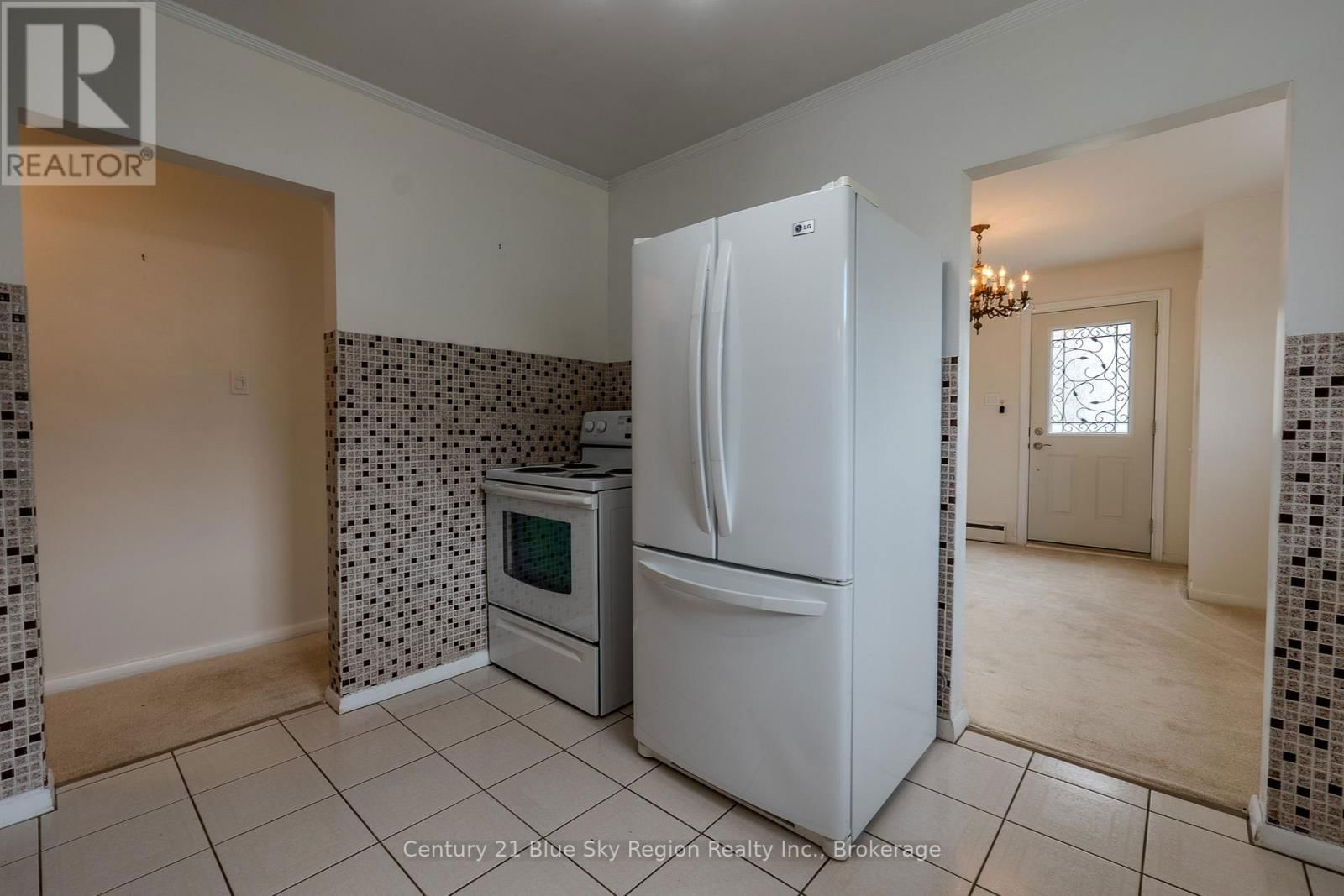 235 GLADSTONE AVENUE Image 11
