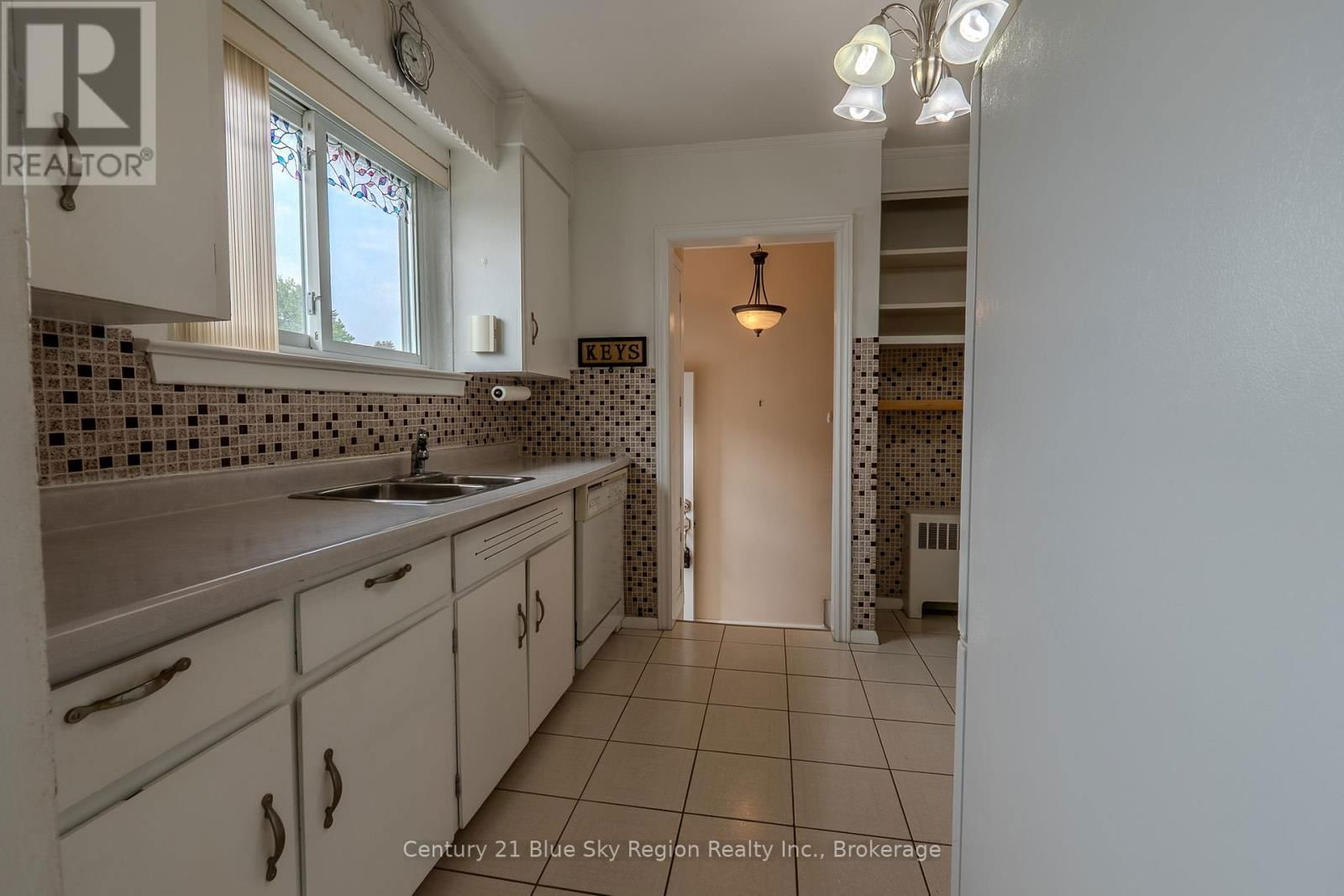 235 GLADSTONE AVENUE Image 12