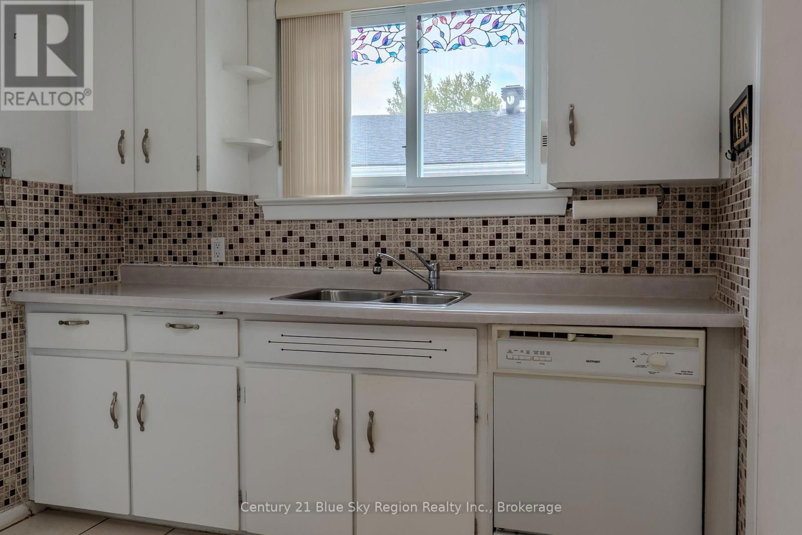 235 GLADSTONE AVENUE Image 13