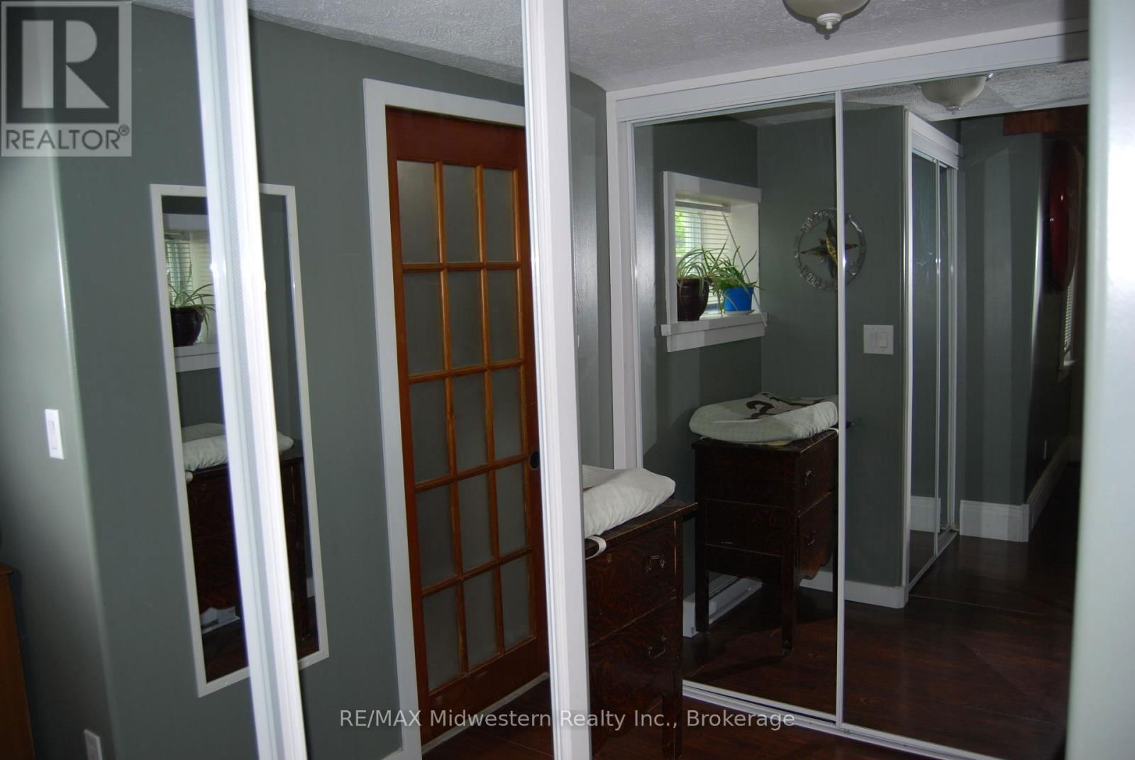 410 TEMPLE STREET Image 11