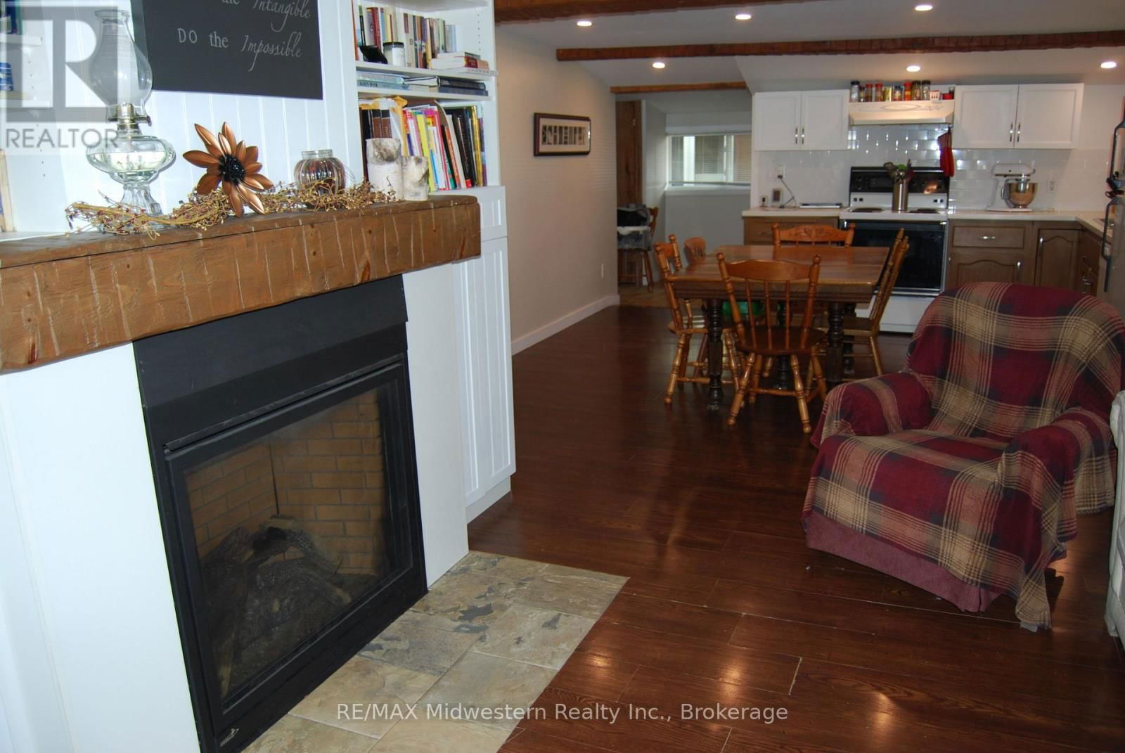 410 TEMPLE STREET Image 8