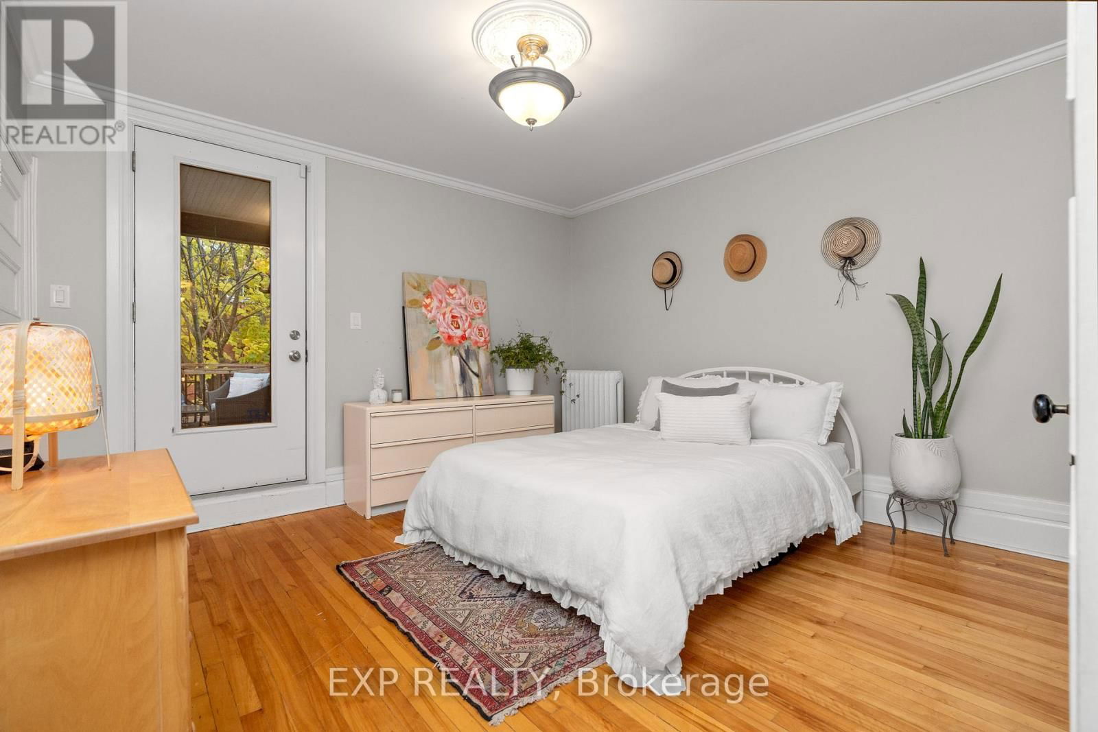 267 STEWART STREET Image 12