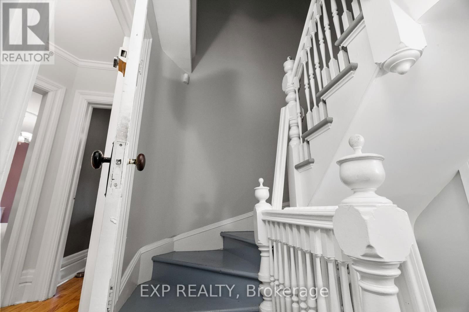 267 STEWART STREET Image 19