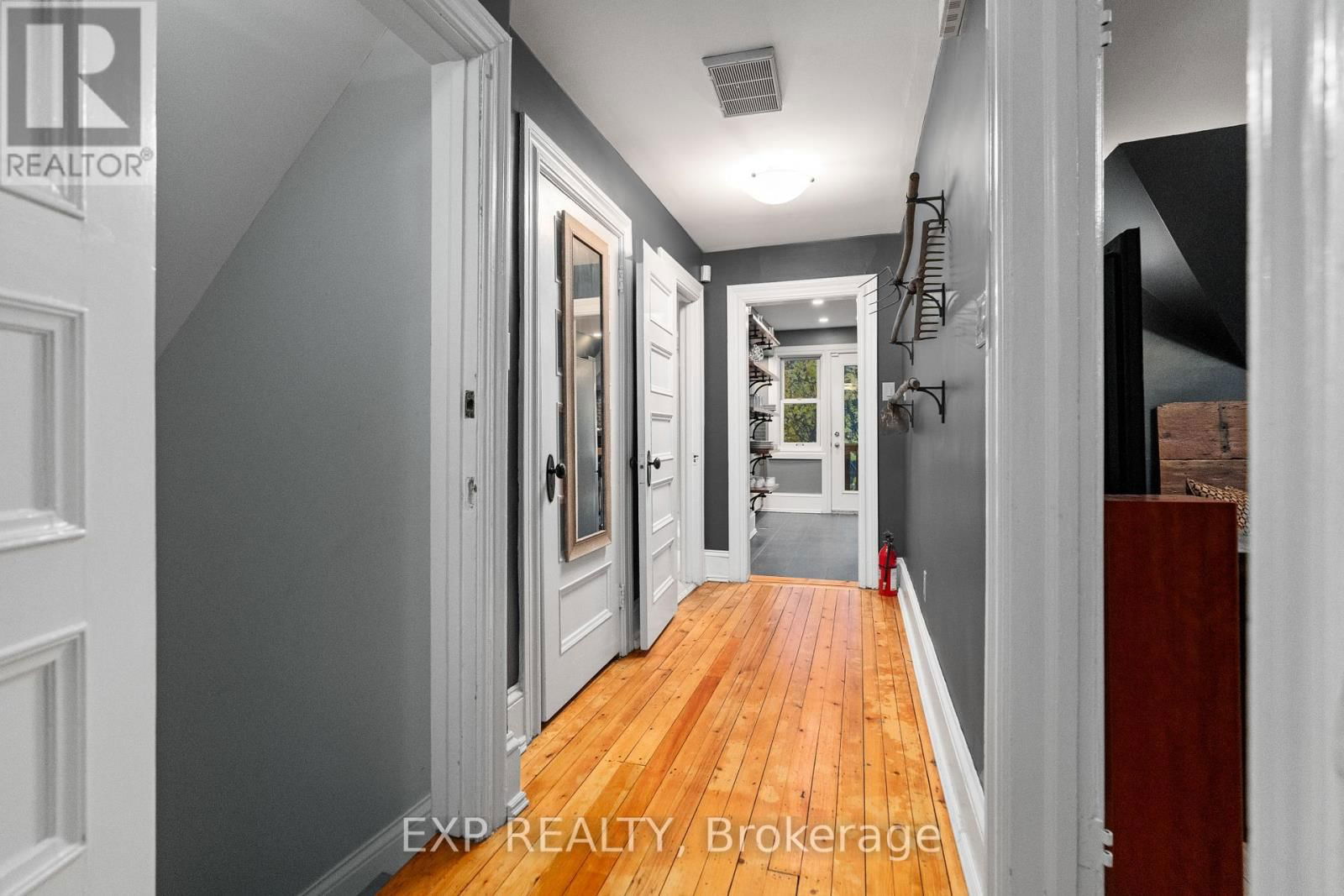 267 STEWART STREET Image 20