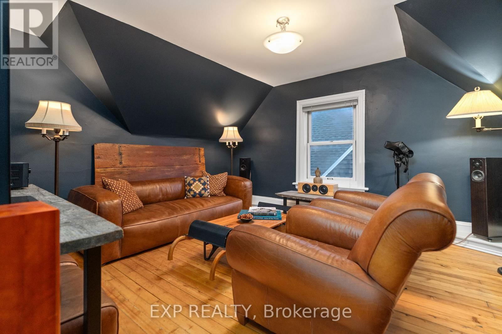 267 STEWART STREET Image 21