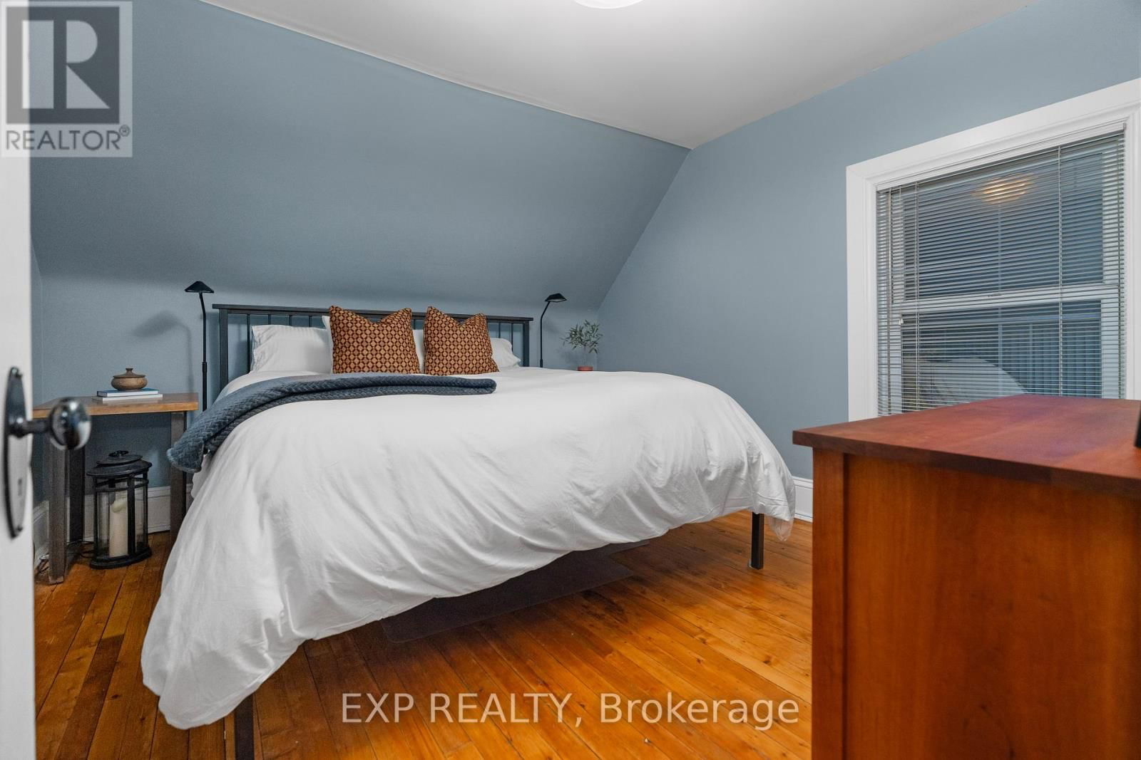 267 STEWART STREET Image 22