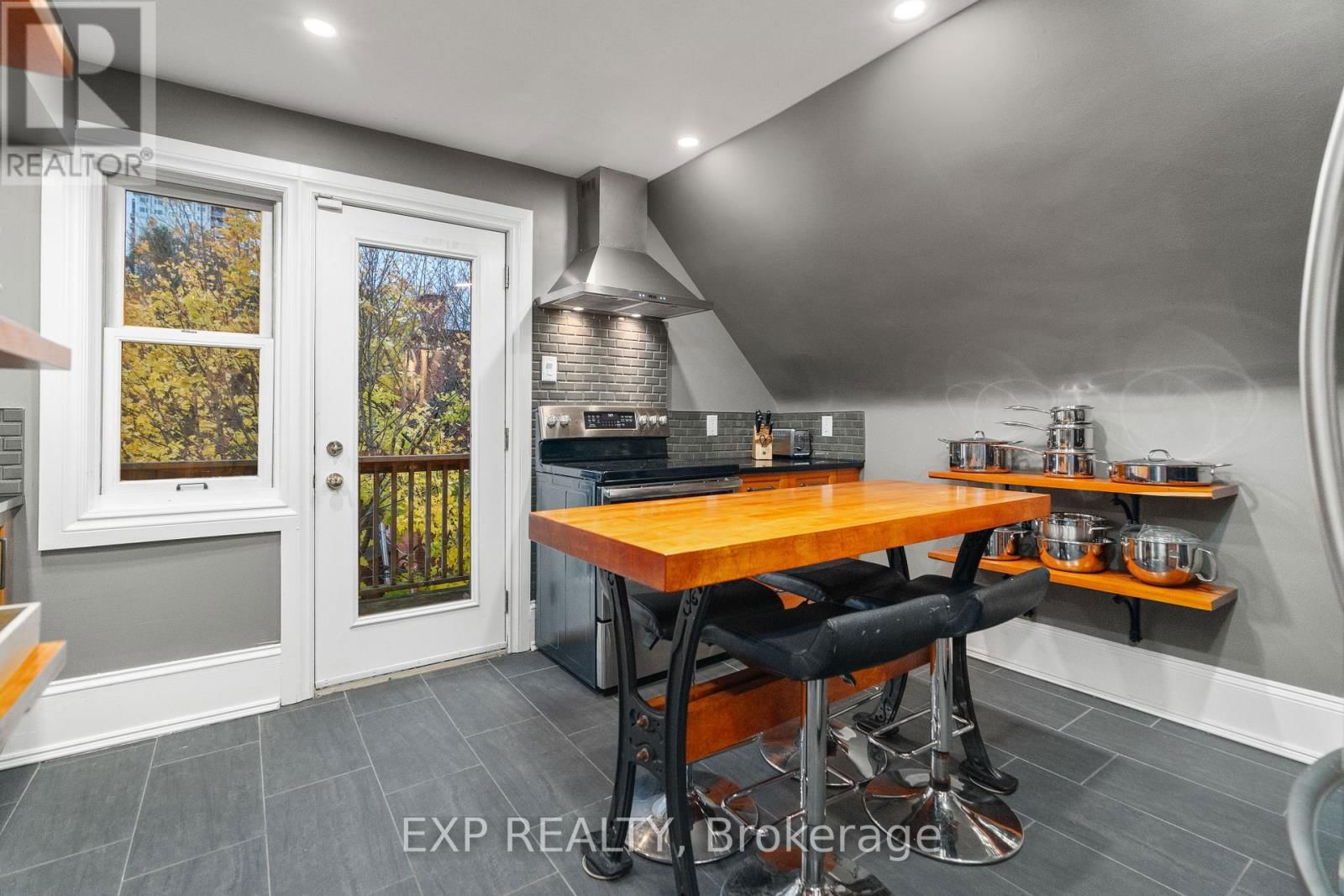 267 STEWART STREET Image 25