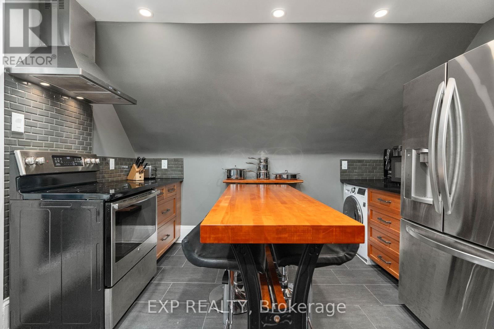 267 STEWART STREET Image 26