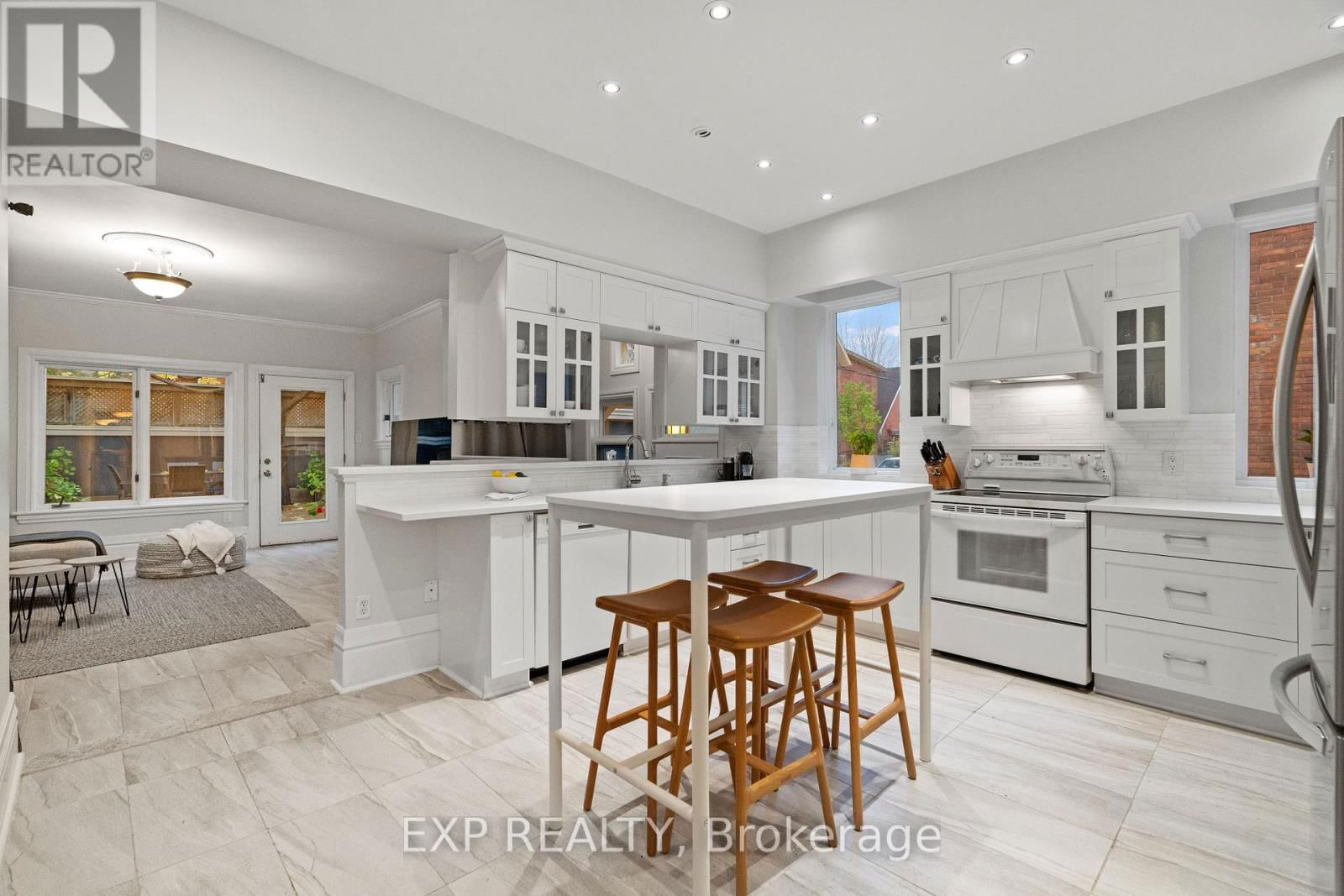 267 STEWART STREET Image 6