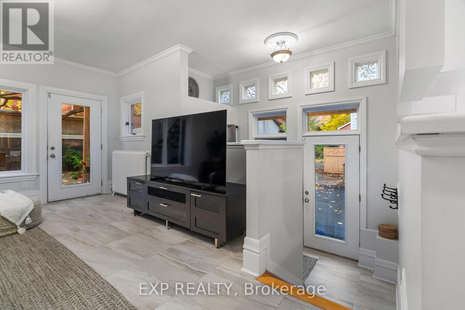267 STEWART STREET Image 9