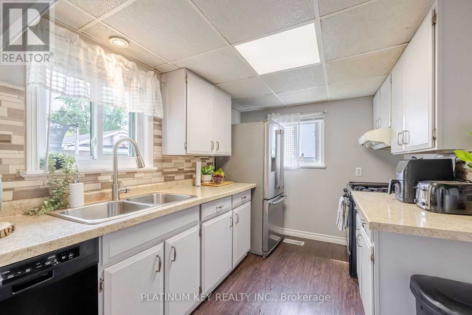 418 HURON STREET Image 10