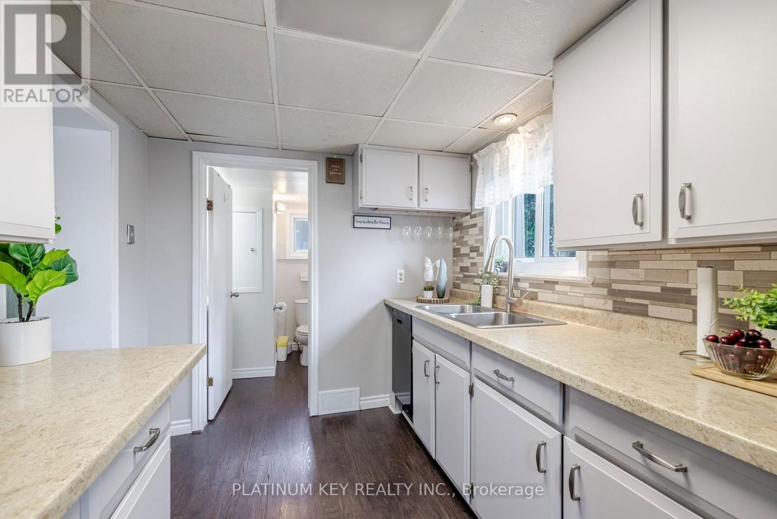 418 HURON STREET Image 11