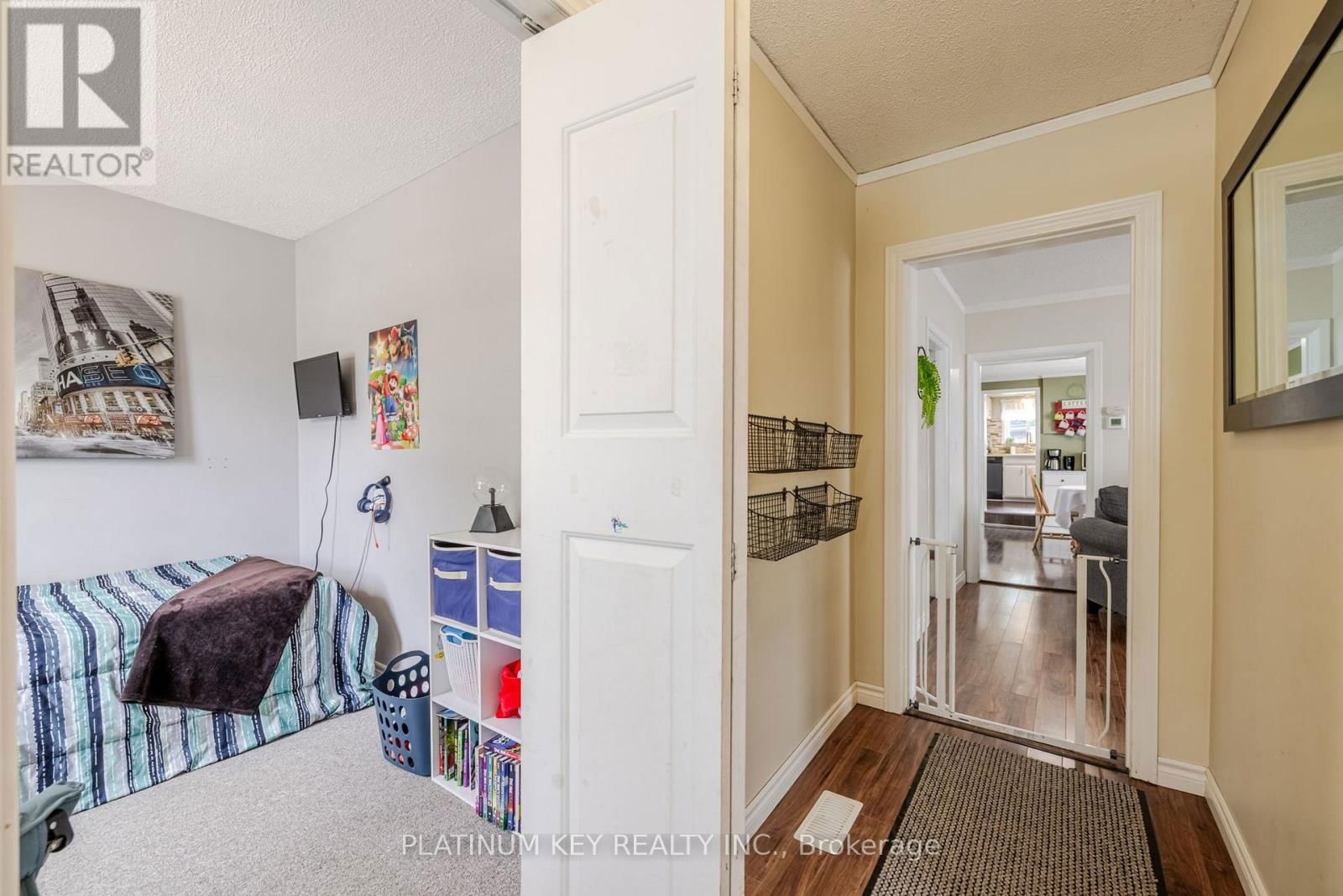 418 HURON STREET Image 17