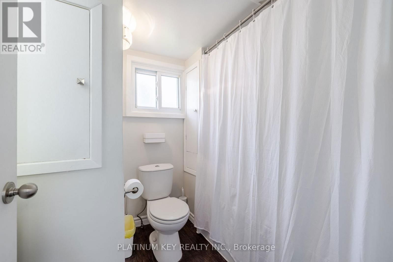 418 HURON STREET Image 18