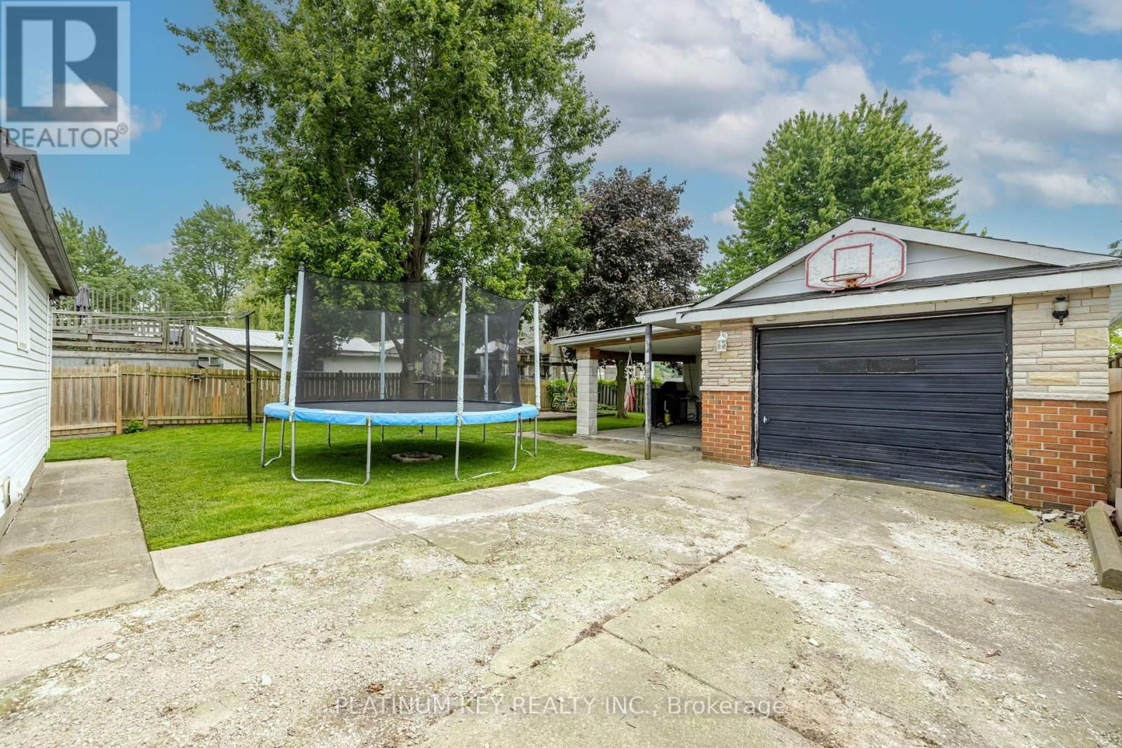 418 HURON STREET Image 24