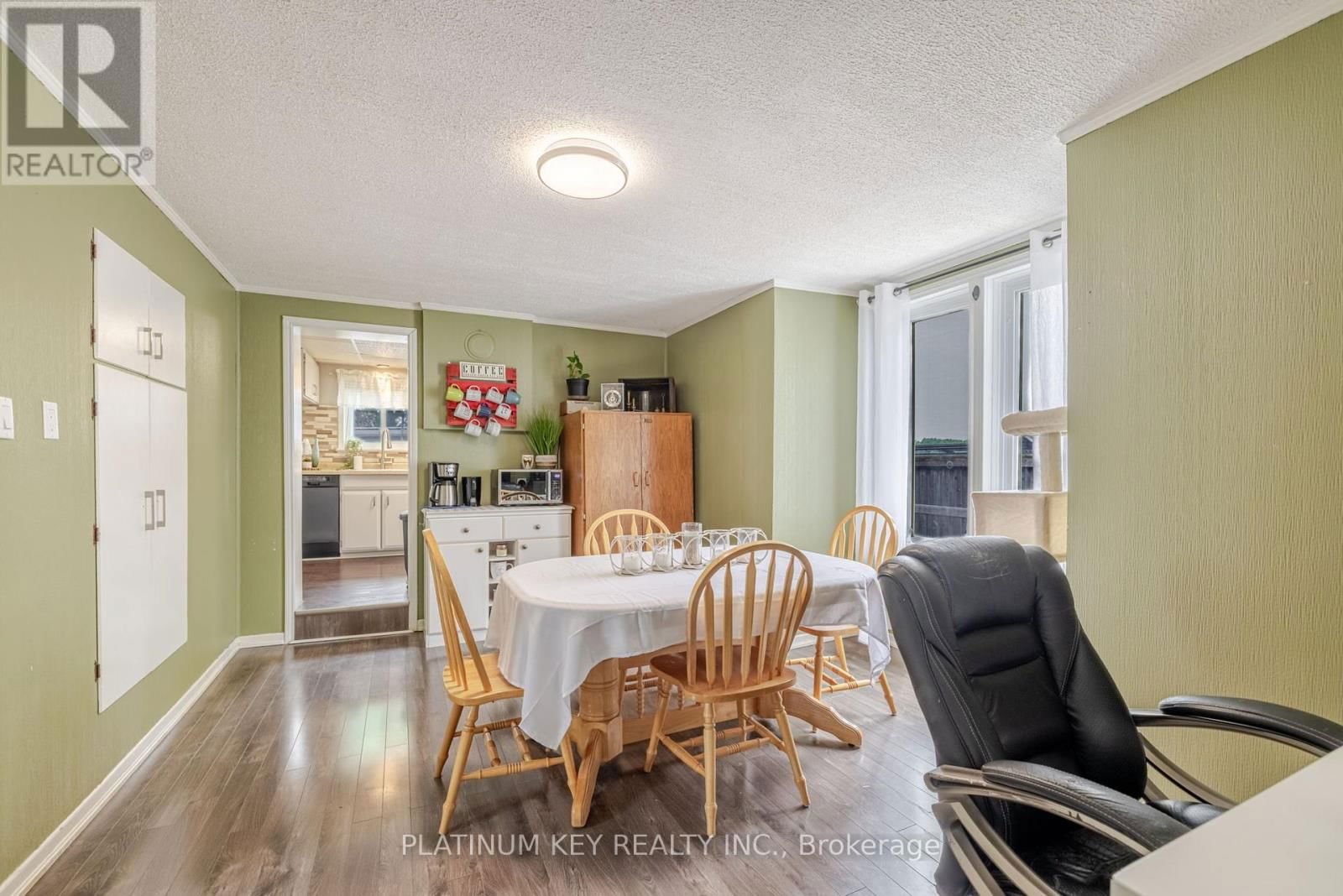 418 HURON STREET Image 9