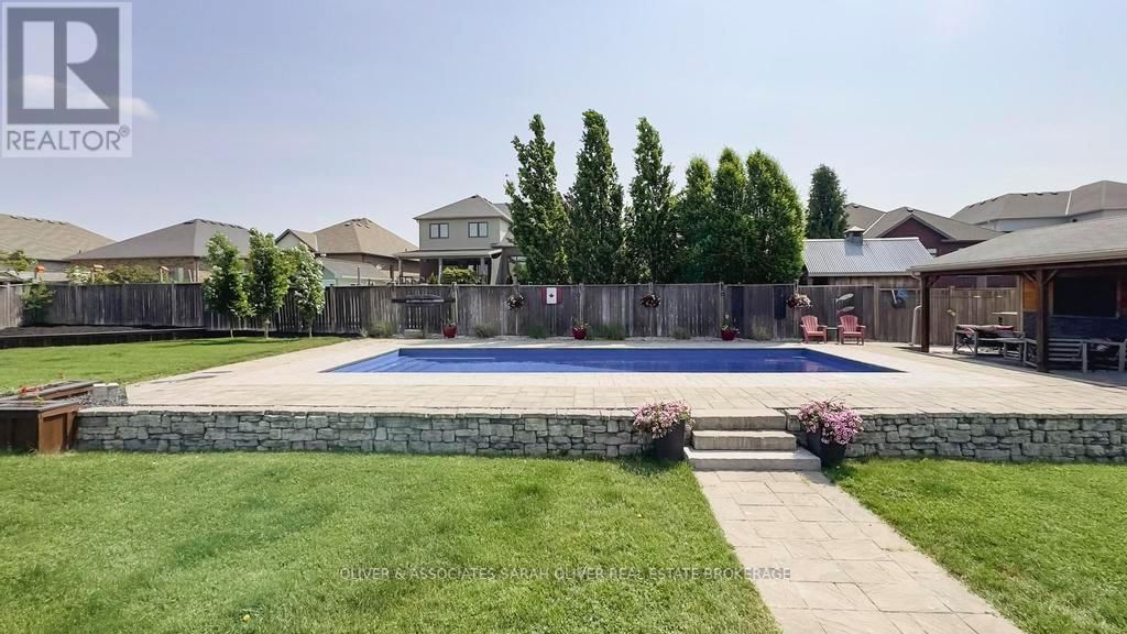 3194 PINCOMBE DRIVE Image 13