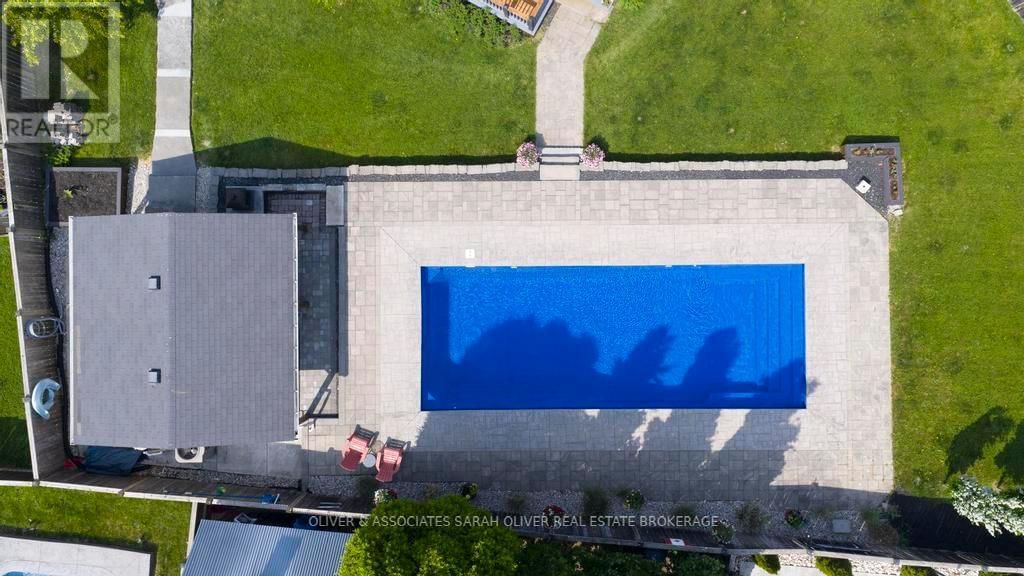 3194 PINCOMBE DRIVE Image 17