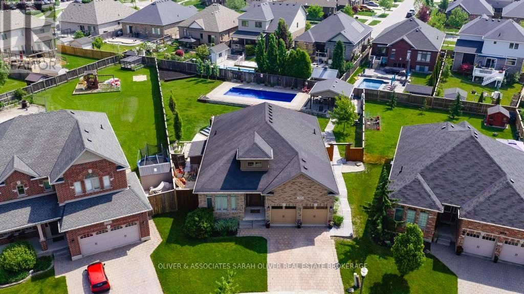 3194 PINCOMBE DRIVE Image 2
