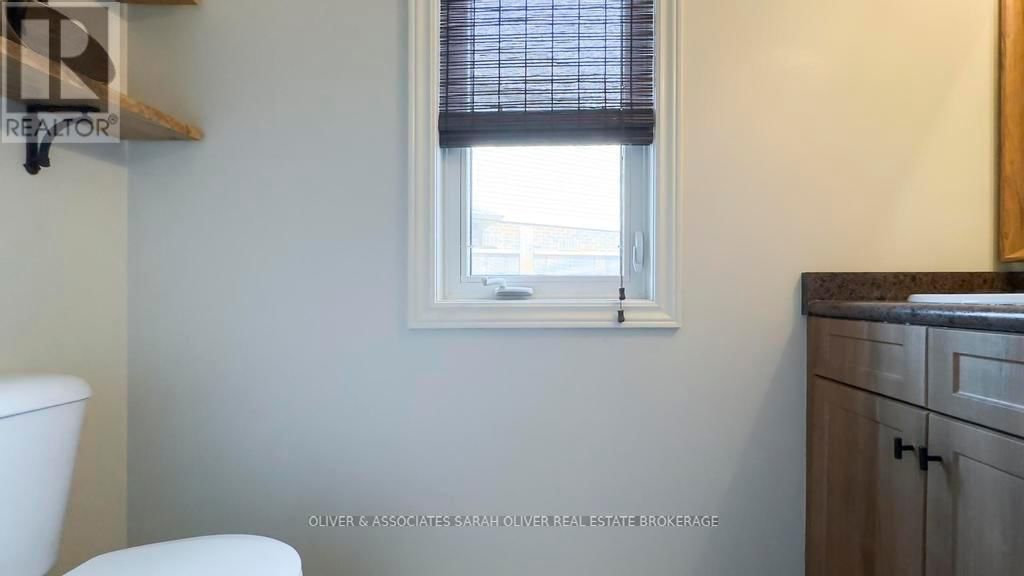 3194 PINCOMBE DRIVE Image 21
