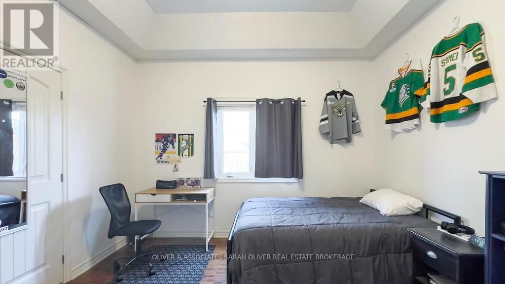 3194 PINCOMBE DRIVE Image 22