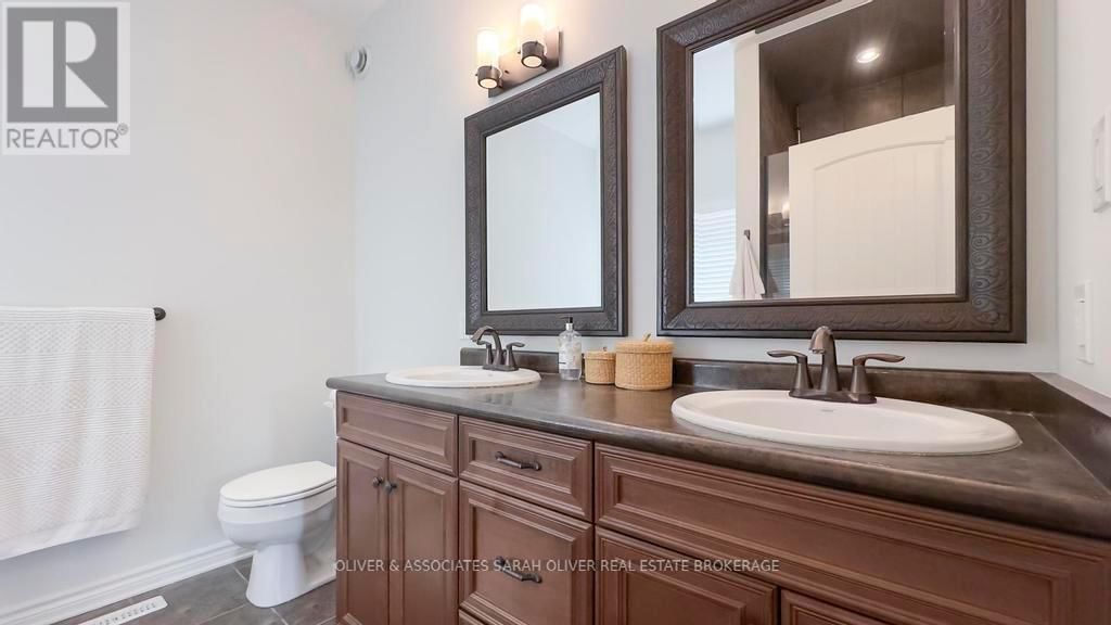 3194 PINCOMBE DRIVE Image 24