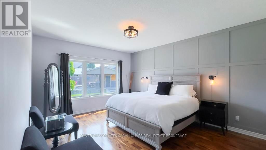 3194 PINCOMBE DRIVE Image 26