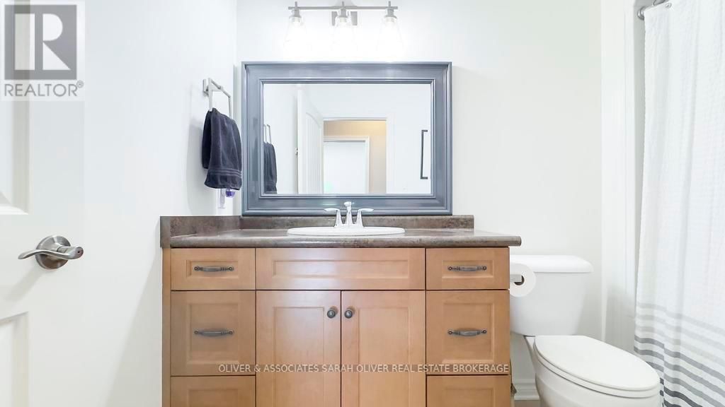 3194 PINCOMBE DRIVE Image 28