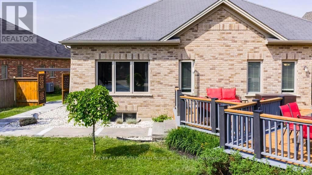 3194 PINCOMBE DRIVE Image 30